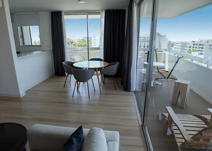 Отель Coral & - Adults Only