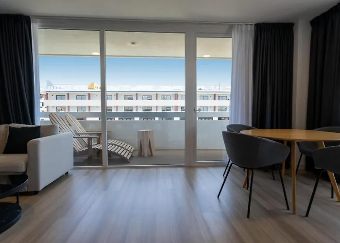 Coral & - Adults Only 4*