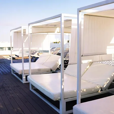 Coral & - Adults Only 4*