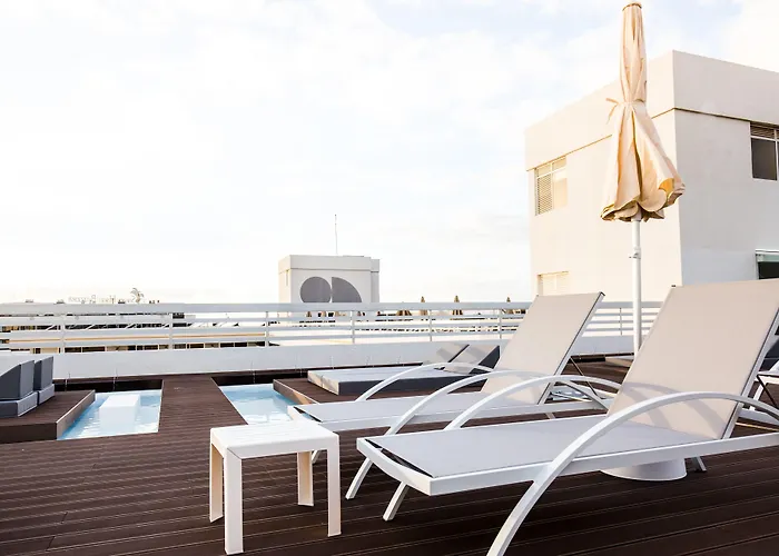 Coral & - Adults Only 4*